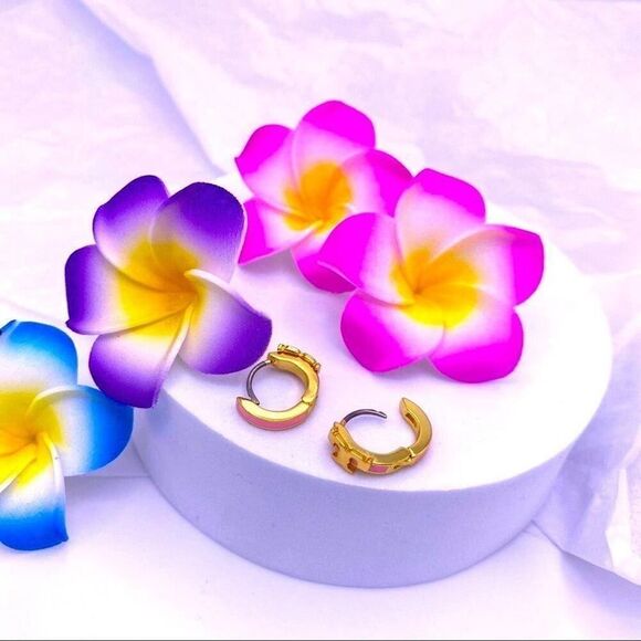 New Tory Burch Gold Logo, Pink Enamel Small Huggie Hoop - Picture 11 of 14